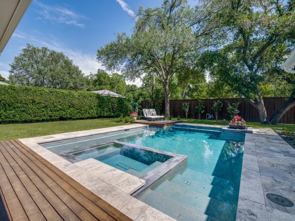 Royal Crest - Residential