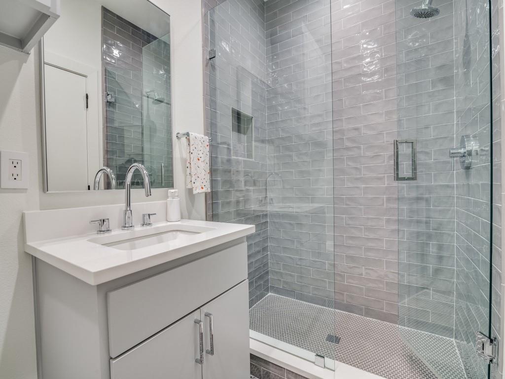 Royal Crest - Residential