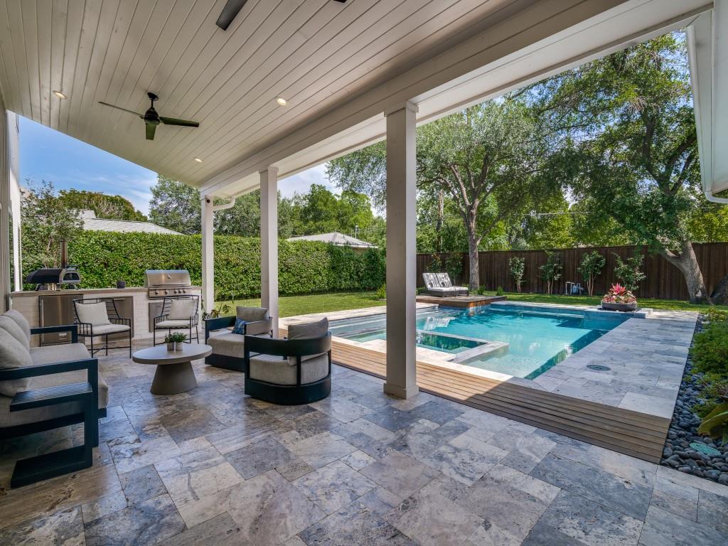 Royal Crest - Residential