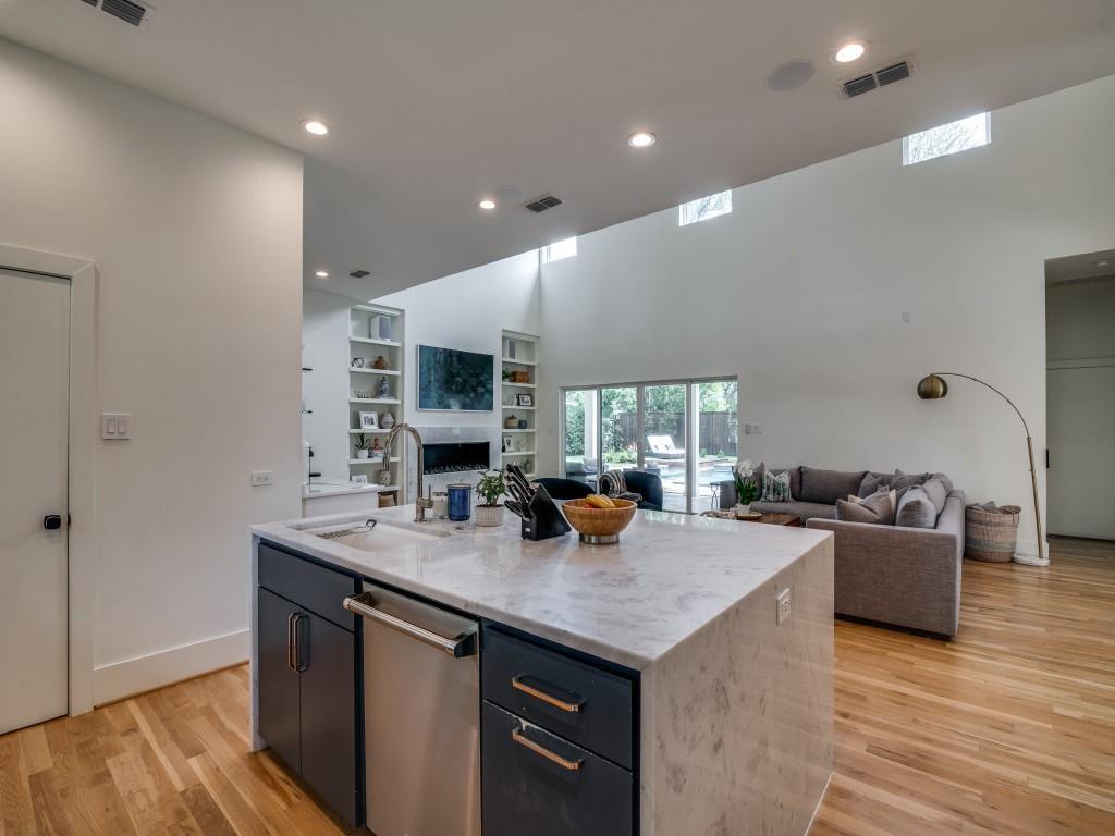 Royal Crest - Residential