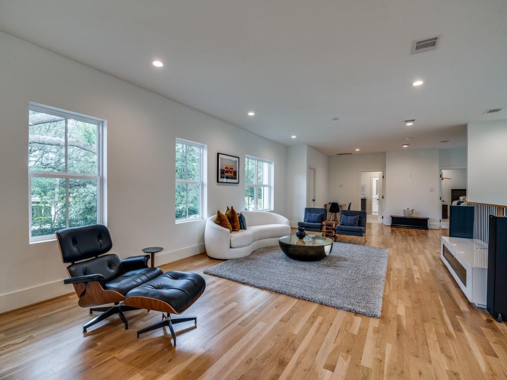 Royal Crest - Residential