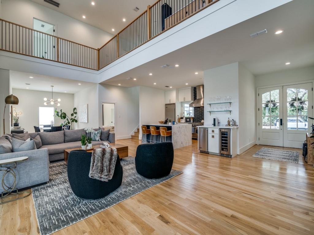 Royal Crest - Residential