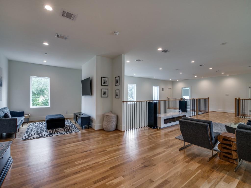 Royal Crest - Residential