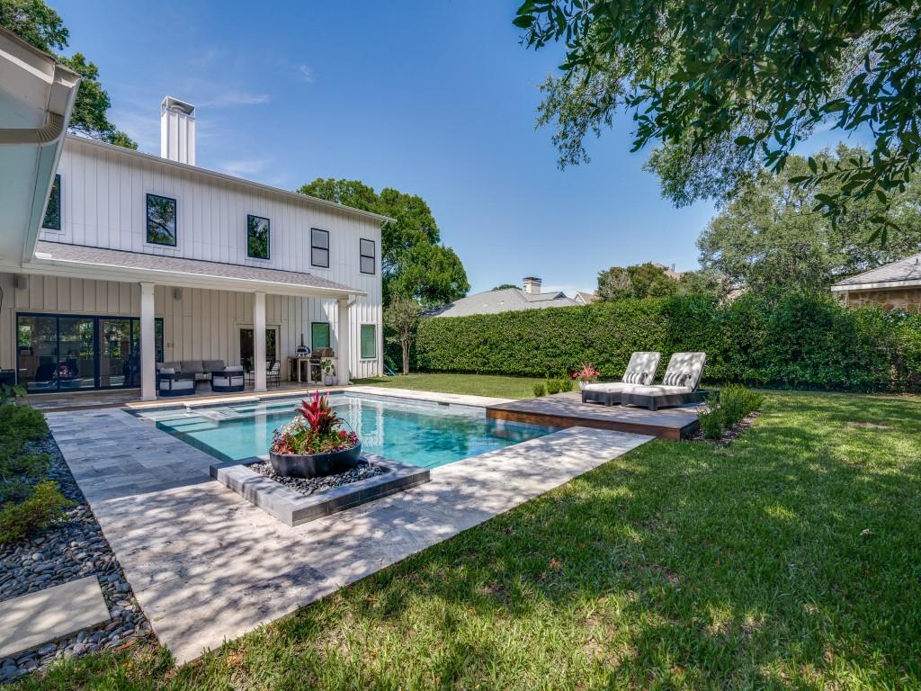 Royal Crest - Residential