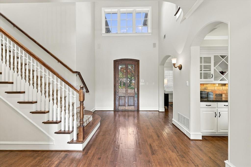 2104 Sutton Place