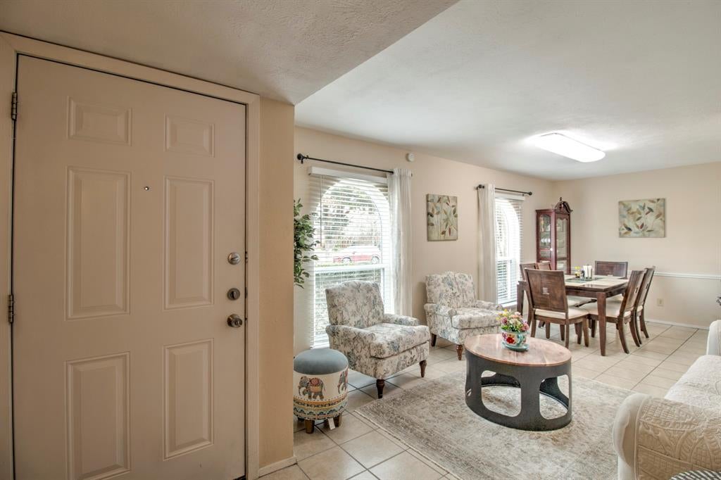 2810 Landershire Lane