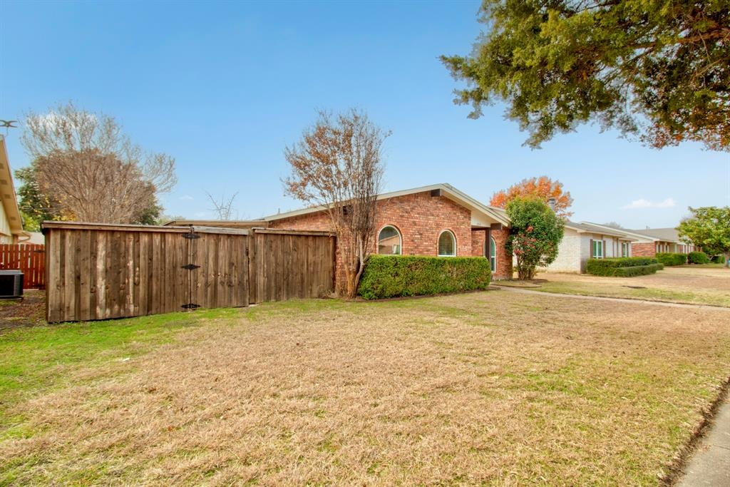 2810 Landershire Lane