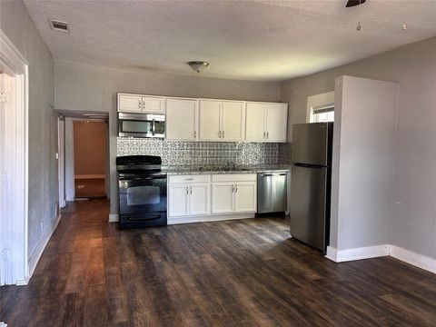 615 S Throckmorton Sherman TX 75090