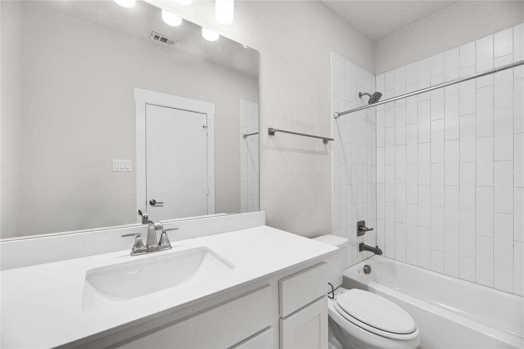 CENTRE LIVING AT KINGS HWY CONDOS - Residential