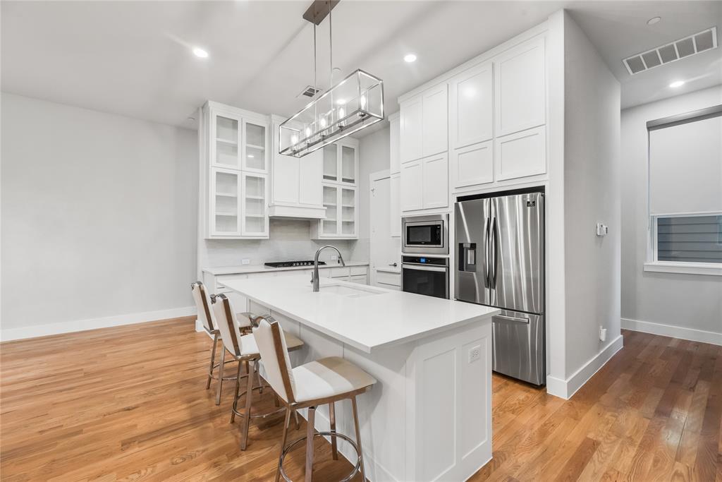 CENTRE LIVING AT KINGS HWY CONDOS - Residential