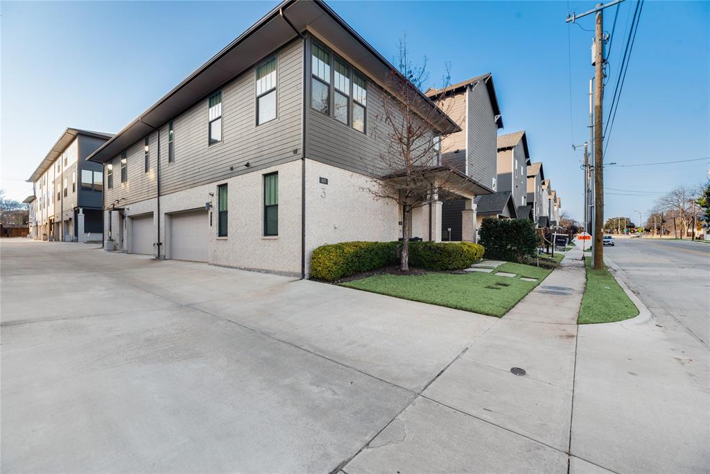 CENTRE LIVING AT KINGS HWY CONDOS - Residential