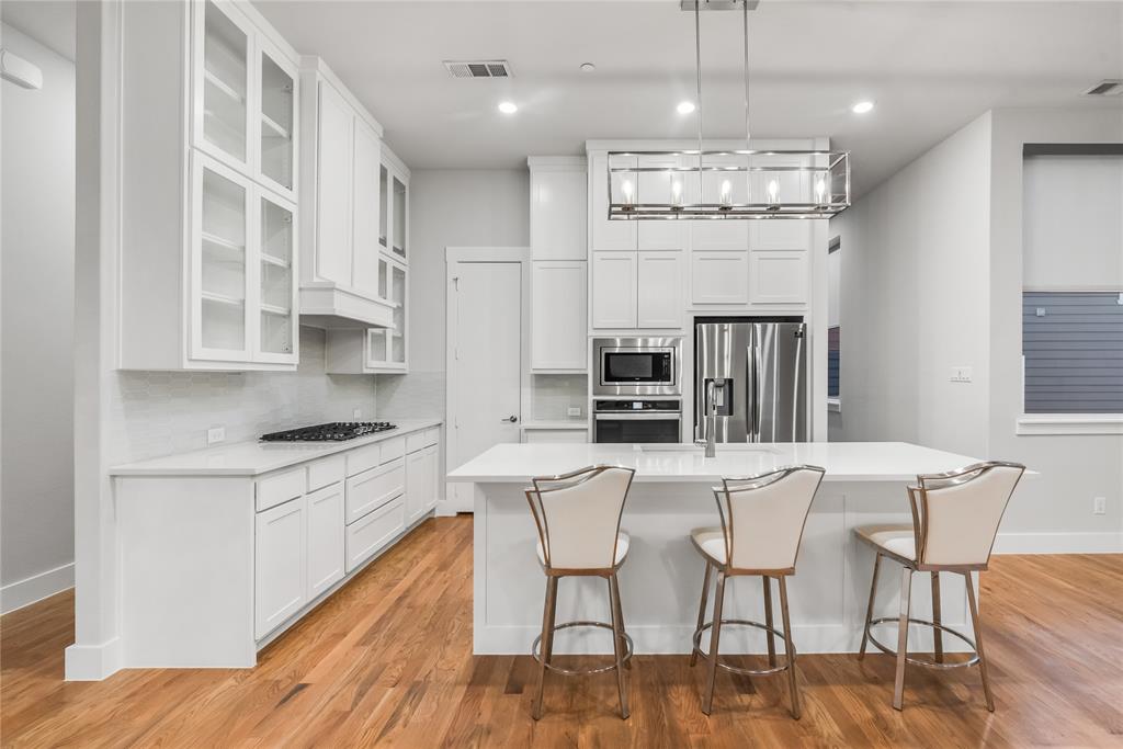 CENTRE LIVING AT KINGS HWY CONDOS - Residential