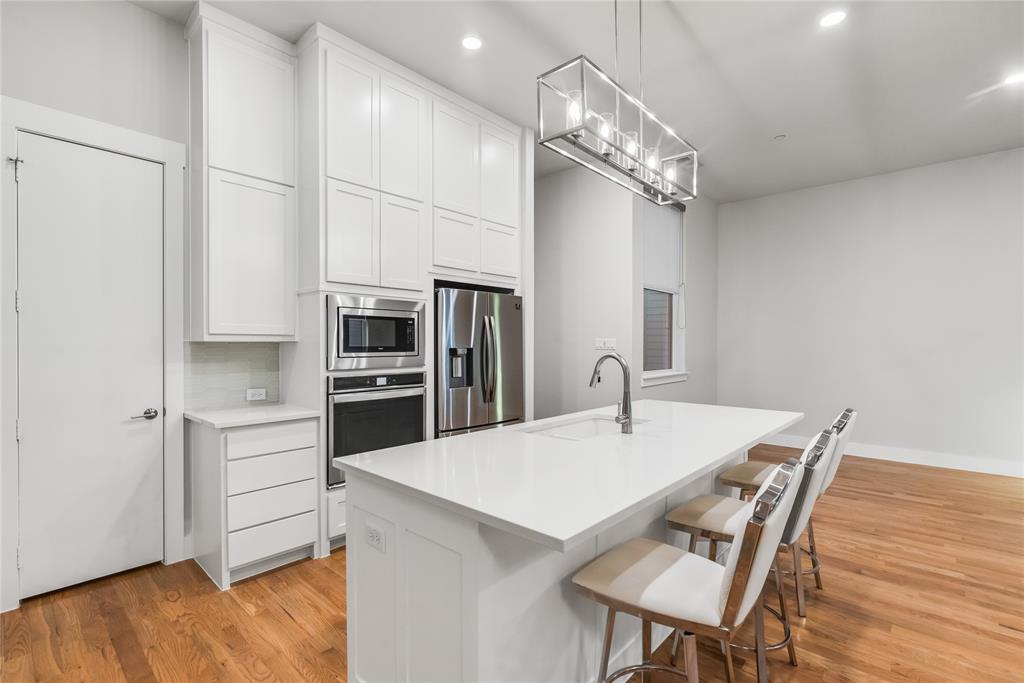 CENTRE LIVING AT KINGS HWY CONDOS - Residential