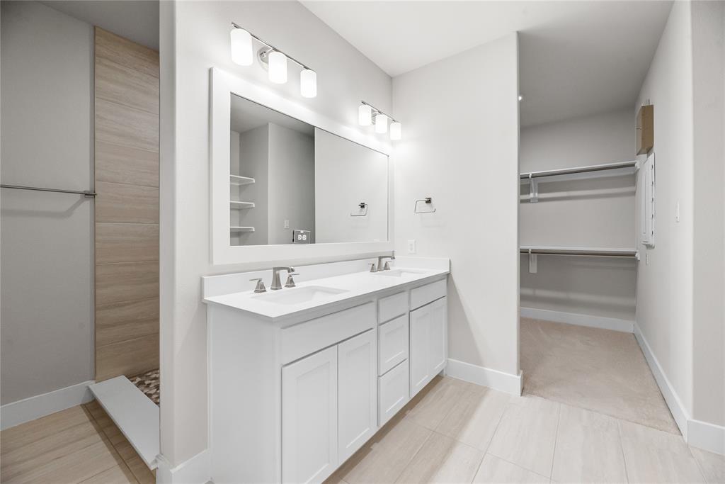 CENTRE LIVING AT KINGS HWY CONDOS - Residential