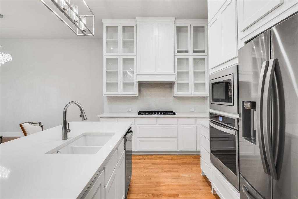 CENTRE LIVING AT KINGS HWY CONDOS - Residential