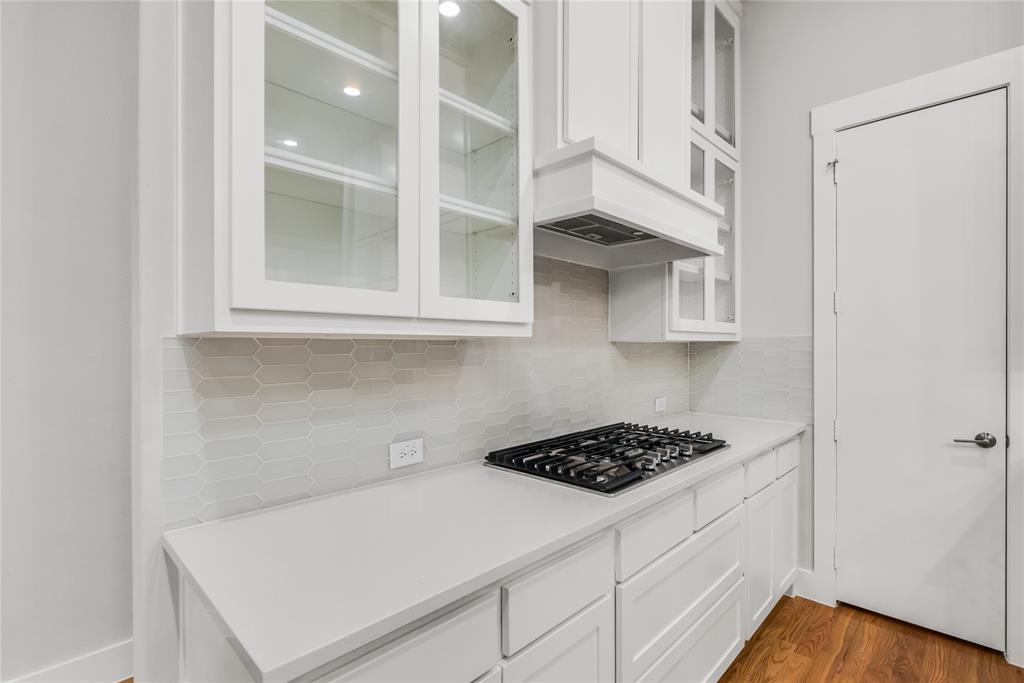 CENTRE LIVING AT KINGS HWY CONDOS - Residential