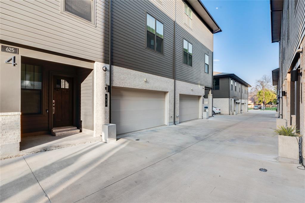 CENTRE LIVING AT KINGS HWY CONDOS - Residential