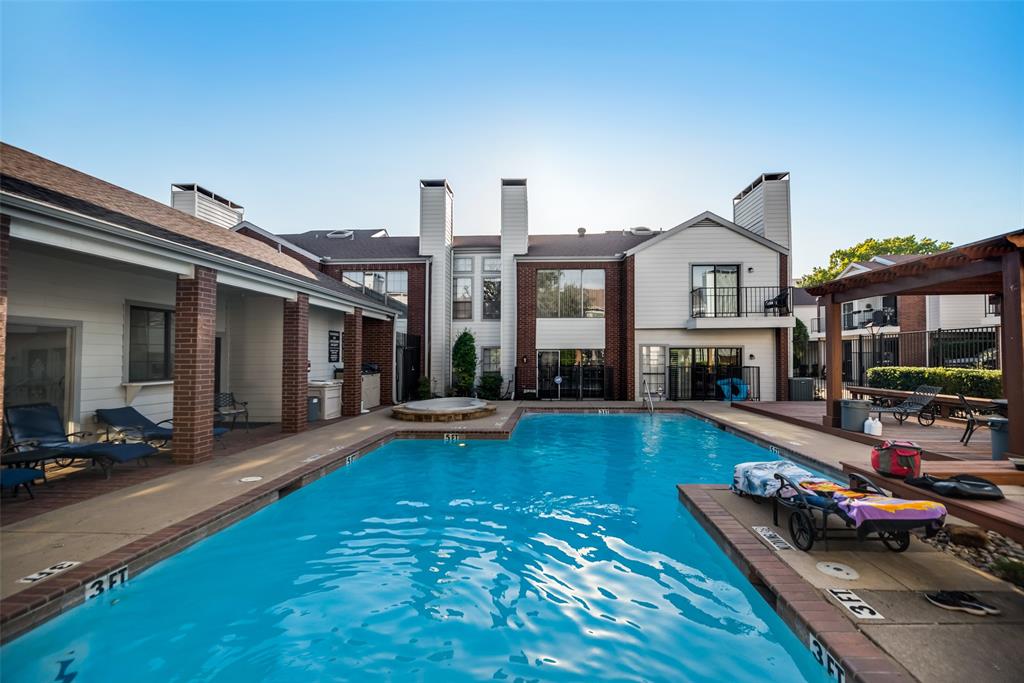 Boardwalk On The Pkwy Condos - Residential Lease