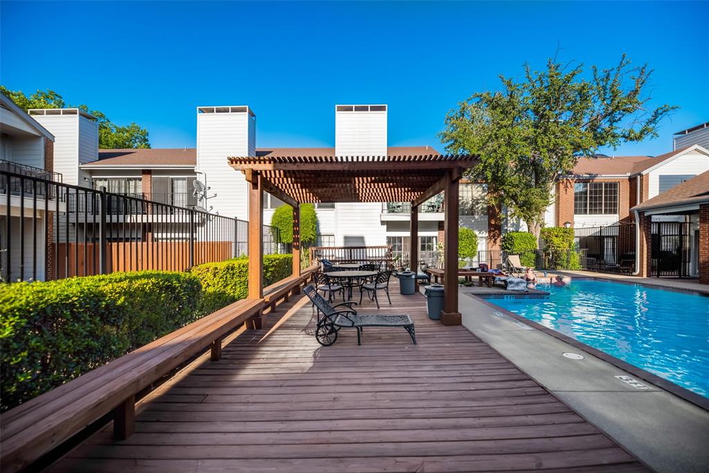 Boardwalk On The Pkwy Condos - Residential Lease