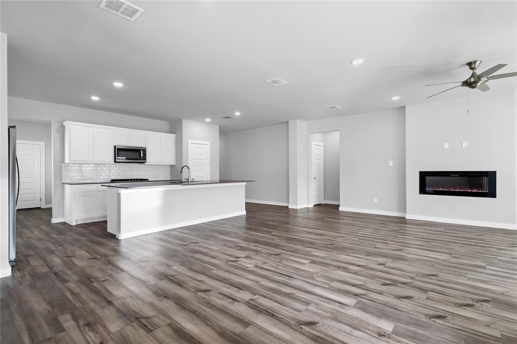 EASTRIDGE PHASE 2B - Residential Lease