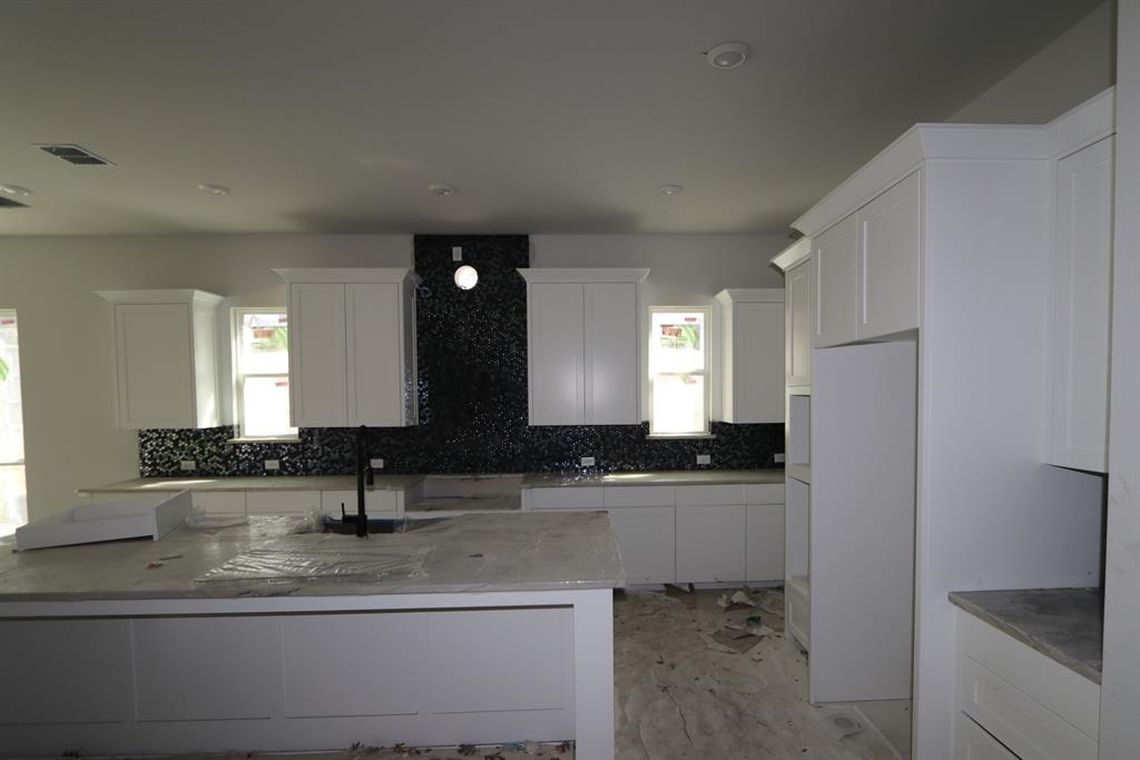Photo 3 of 32 of 3452 Ladywell Road house