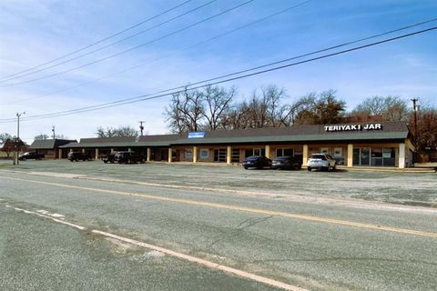 Photo of 114-134 S Woods Street, Sherman, TX 75092 (MLS # 21195389)