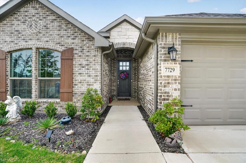 7729 Gatevine Avenue