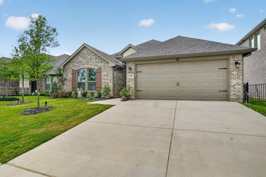 7729 Gatevine Avenue