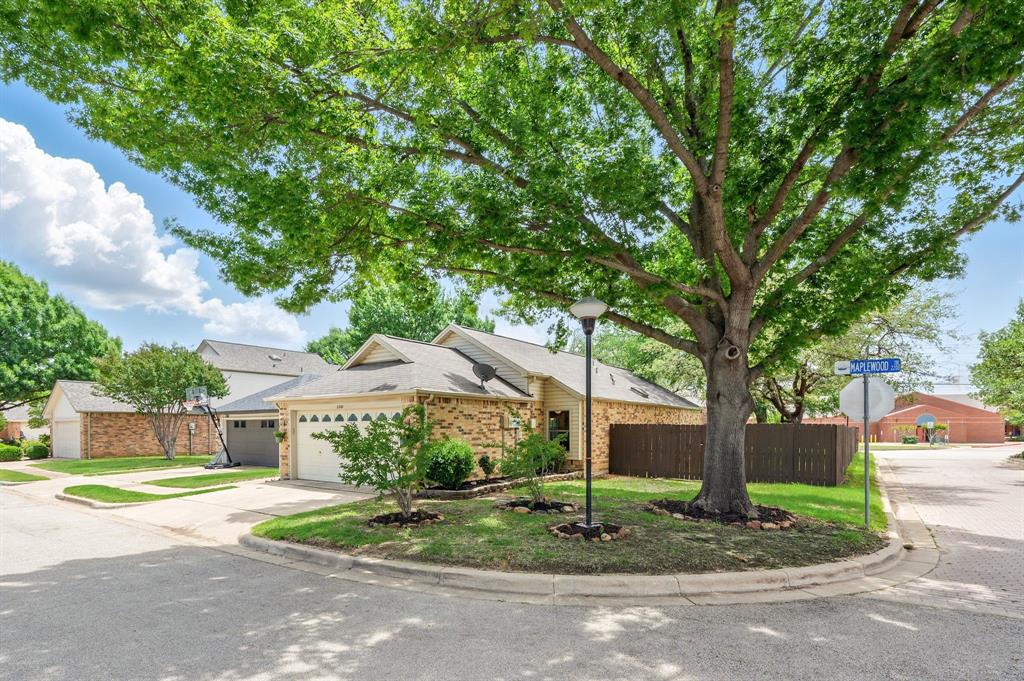2300 Maplewood Trail