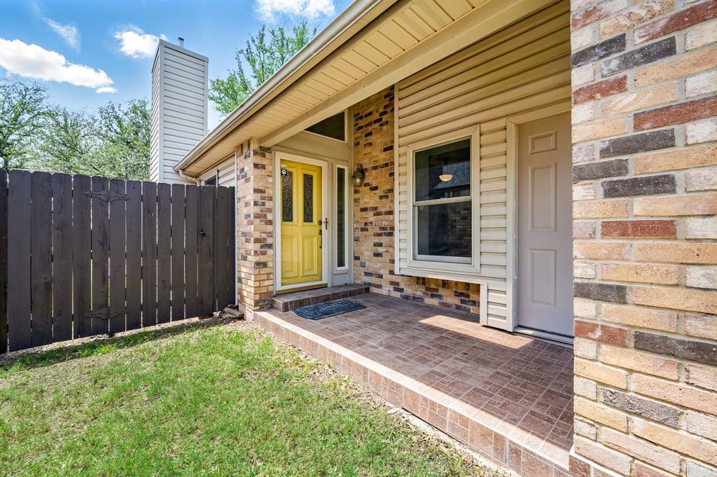 2300 Maplewood Trail