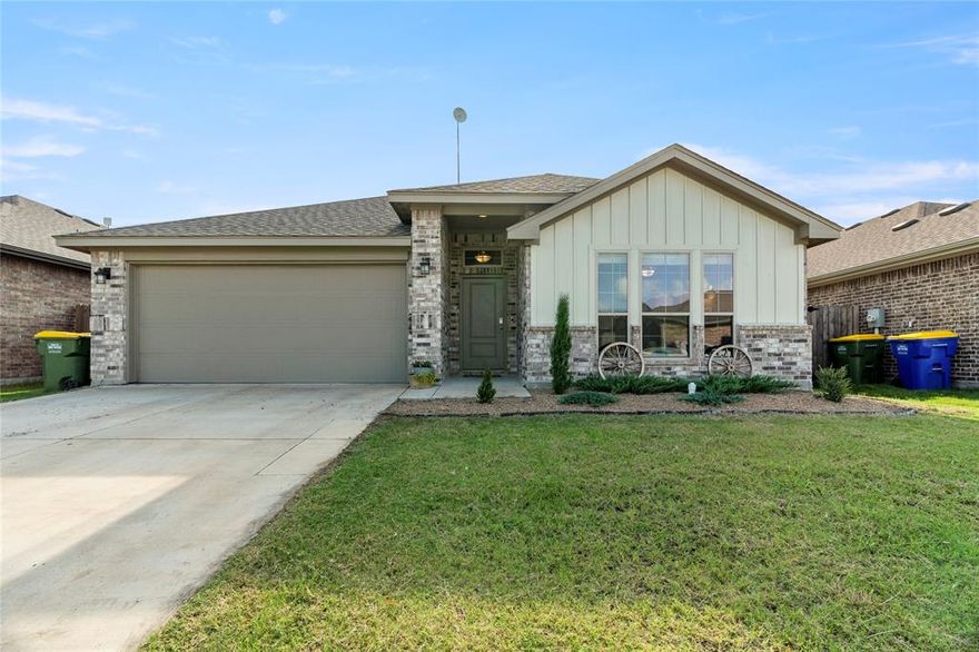 Welcome to this well maintained 3 bedroom 2 bathroom home built in 2020. With its open concept layout, this home offers a bright and inviting space perfect for both everyday living and entertaining guests. The living area flows seamlessly into the kitchen and dining space, creating a comfortable, functional space. Enjoy the spacious primary suite featuring dual vanities and a walk in closet. Energy saving solar panels are a bonus. Don't miss your opportunity to make this move in ready home your own! Ask agent about special financing on this property.