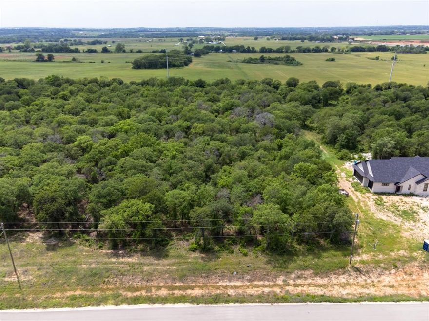 2 and a half acres with large trees situated in the beautiful new development of Bella Oaks. Less than 15 minutes away from Historic Granbury and the shores of Lake Granbury. Tolar ISD. Perfect combination of small town feel and nearby amenities! Multiple lots available!!
