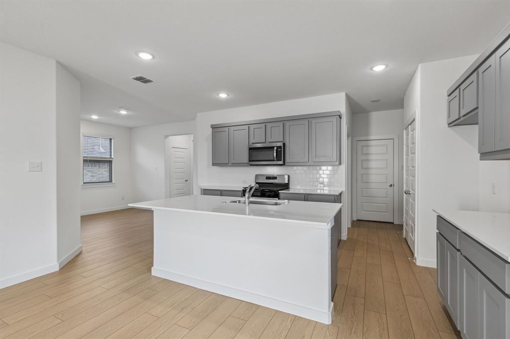 905 London Town Lane