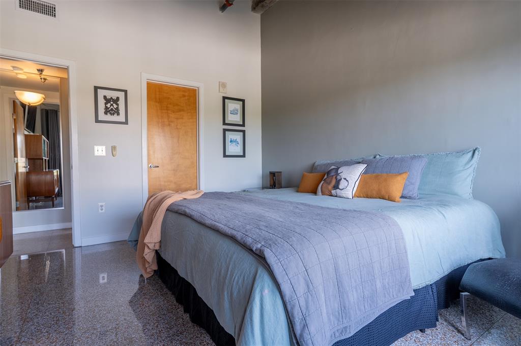 Texas & Pacific Lofts Condo - Residential