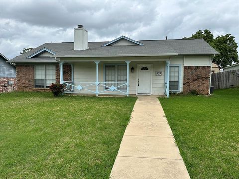 Photo of 1133 Woodrow Drive, Lewisville, TX 75067 (MLS # 21229346)