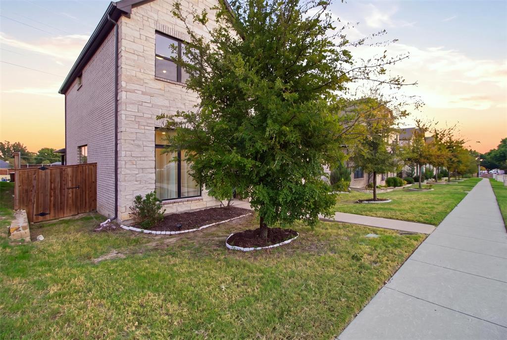 Photo of 1408 Rockcliff Street, Plano, TX 75093 (MLS # 21420430)