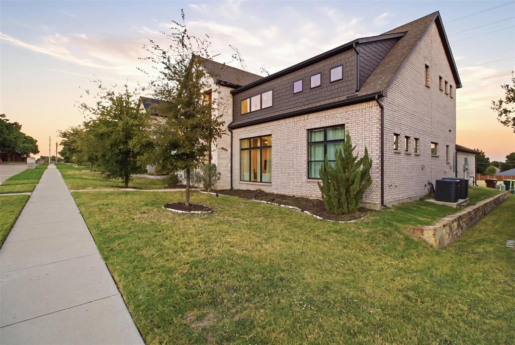Photo of 1408 Rockcliff Street, Plano, TX 75093 (MLS # 21420430)