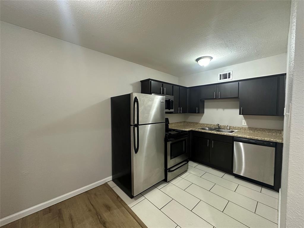 E H Rays - Residential Lease