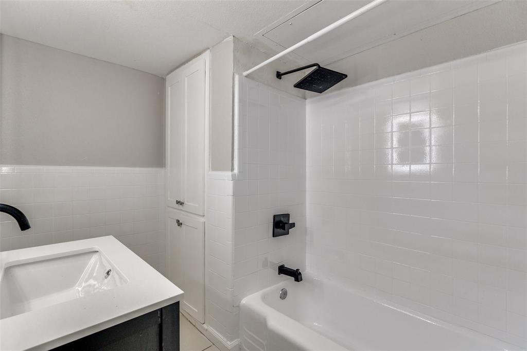 E H Rays - Residential Lease