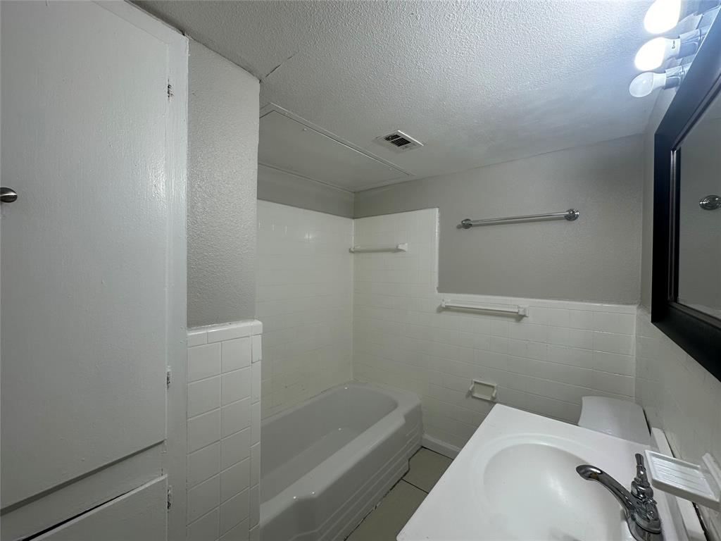 E H Rays - Residential Lease