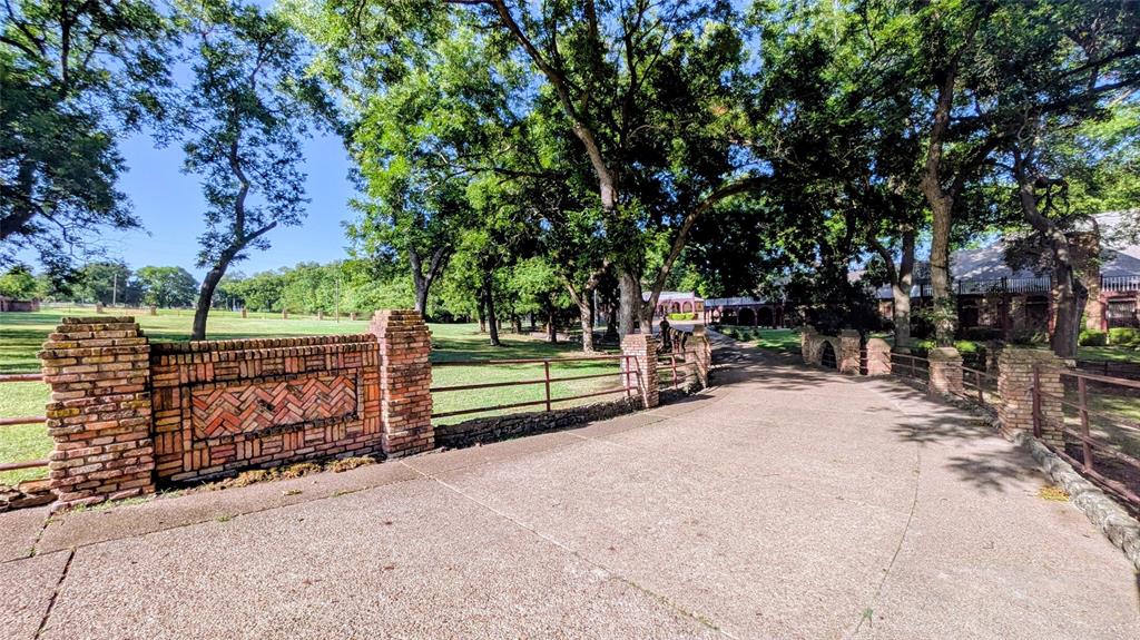 1431 S Houston School Road