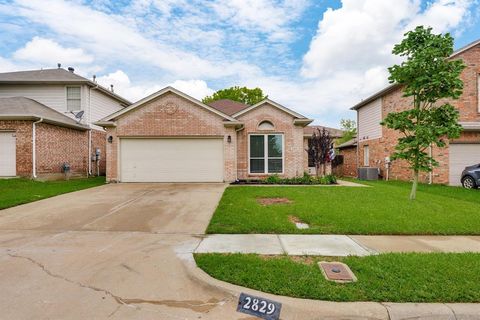 Photo of 2829 Bull Shoals Drive, Fort Worth, TX 76131 (MLS # 21247152)