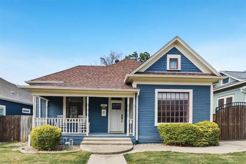 Photo of 1816 Washington Avenue, Fort Worth, TX 76110 (MLS # 21402574)