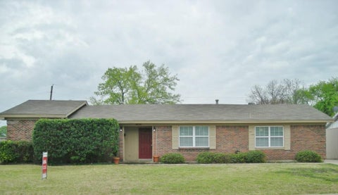 Photo of 3074 Valwood Parkway, Farmers Branch, TX 75234 (MLS # 21420118)