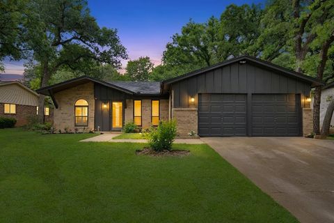 Photo of 2912 Duff Drive, Arlington, TX 76013 (MLS # 21243206)