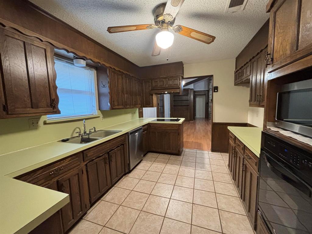 Meadow Park Estates Add - Residential Lease