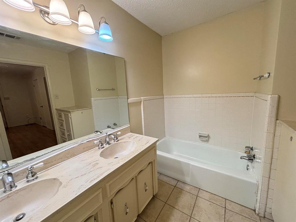 Meadow Park Estates Add - Residential Lease