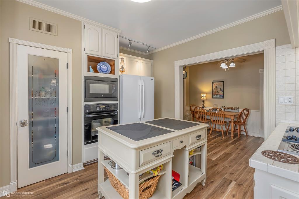 Shreveport, Louisiana 71105, United States, 4 Bedrooms Bedrooms, ,3 BathroomsBathrooms,Residential,Contingent,118223