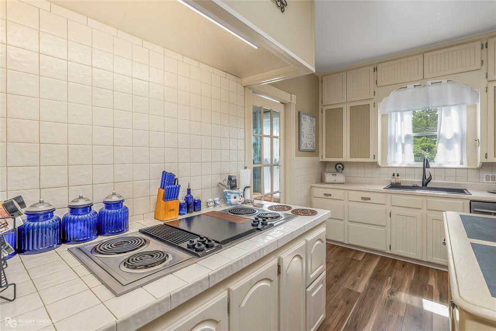 Shreveport, Louisiana 71105, United States, 4 Bedrooms Bedrooms, ,3 BathroomsBathrooms,Residential,Contingent,118223