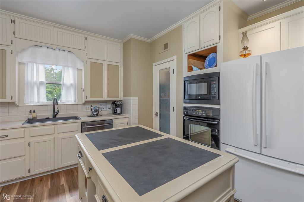 Shreveport, Louisiana 71105, United States, 4 Bedrooms Bedrooms, ,3 BathroomsBathrooms,Residential,Contingent,118223